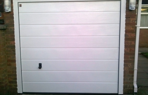 http://www.henderson-garage-door-centre.co.uk/wp-content/gallery/garage-doors/manual-g60-sectional.jpg 