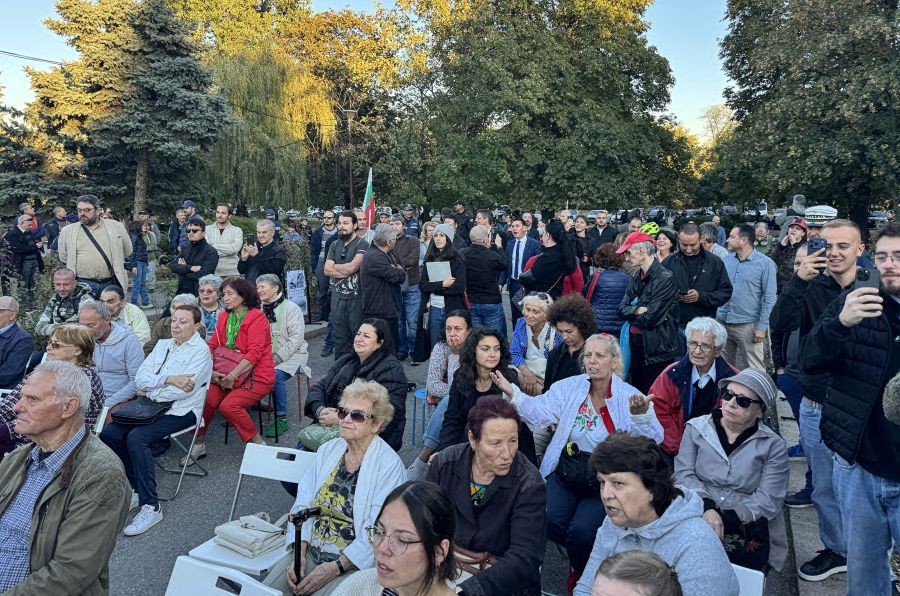 Граждани и участници в дебата за трансформацията на парковото пространство.