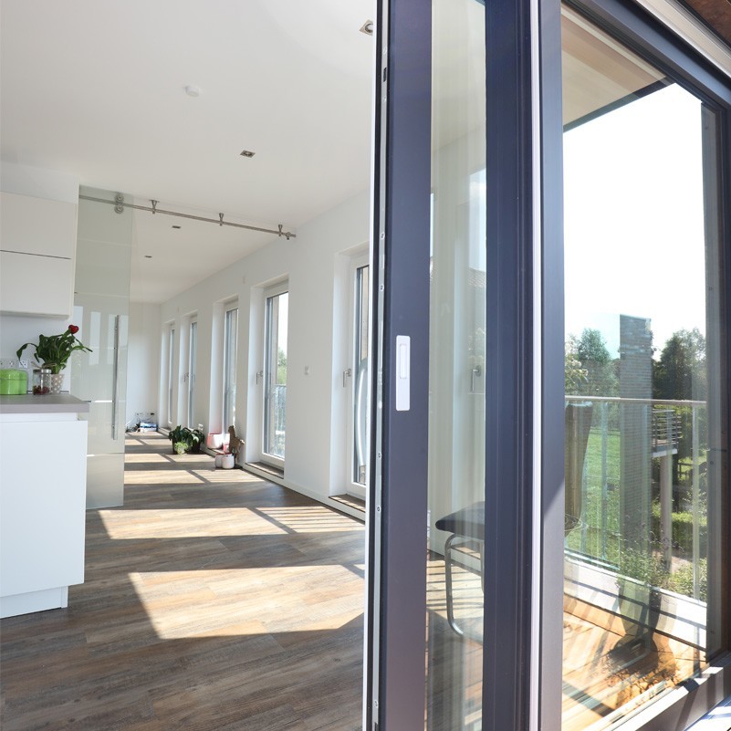 Повърхностите VEKA SPECTRAL вдъхновяват всеки, който иска да съчетае стилен съвременен дизайн с най-модерните качества.
